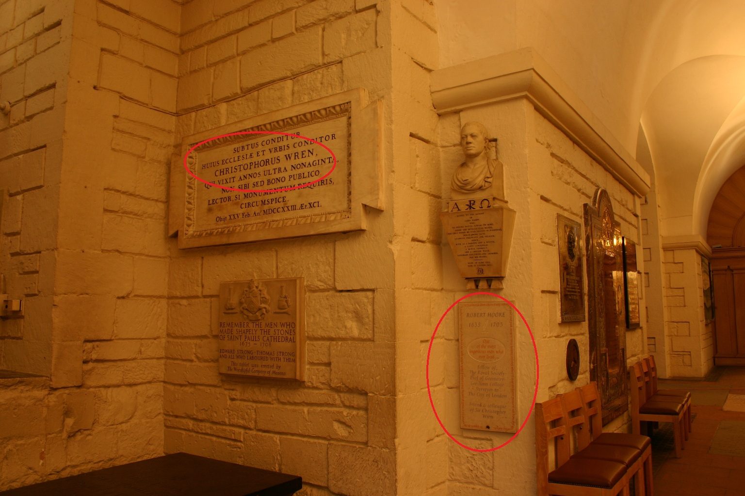 Robert Hooke's memorial tablet, St Paul's Cathedral, London - 01.JPG